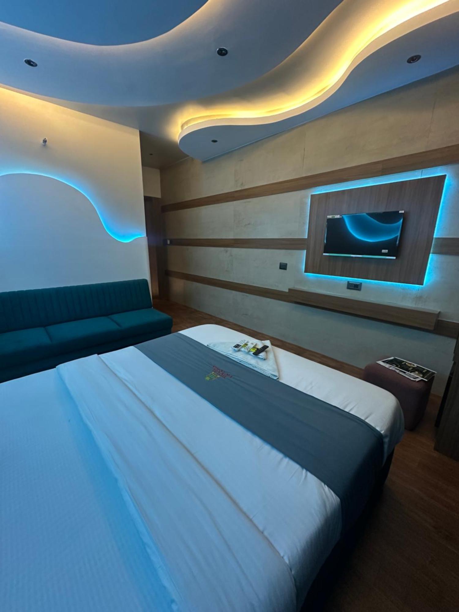 Hotel Victoria Prime Сурат Экстерьер фото
