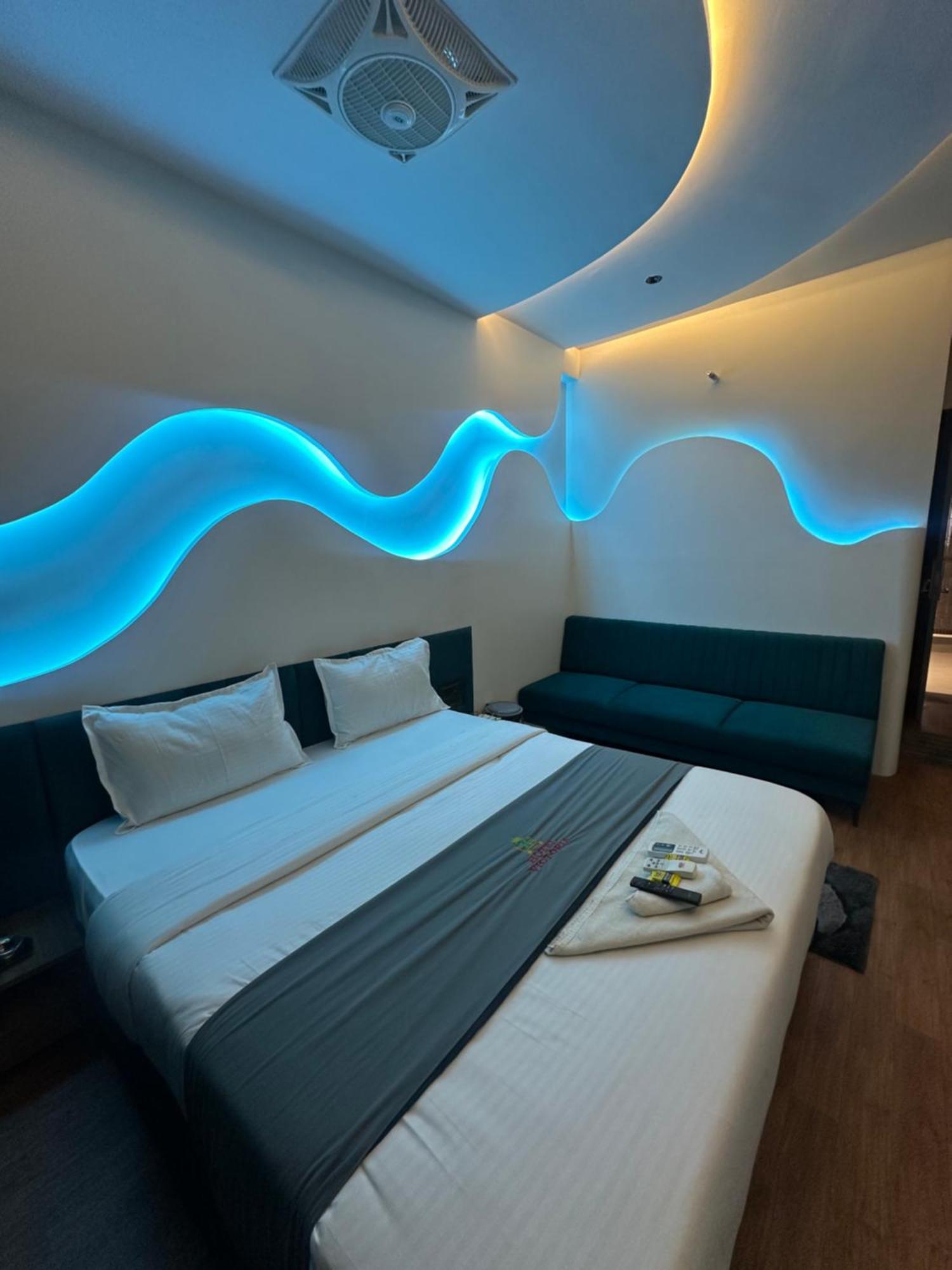 Hotel Victoria Prime Сурат Экстерьер фото