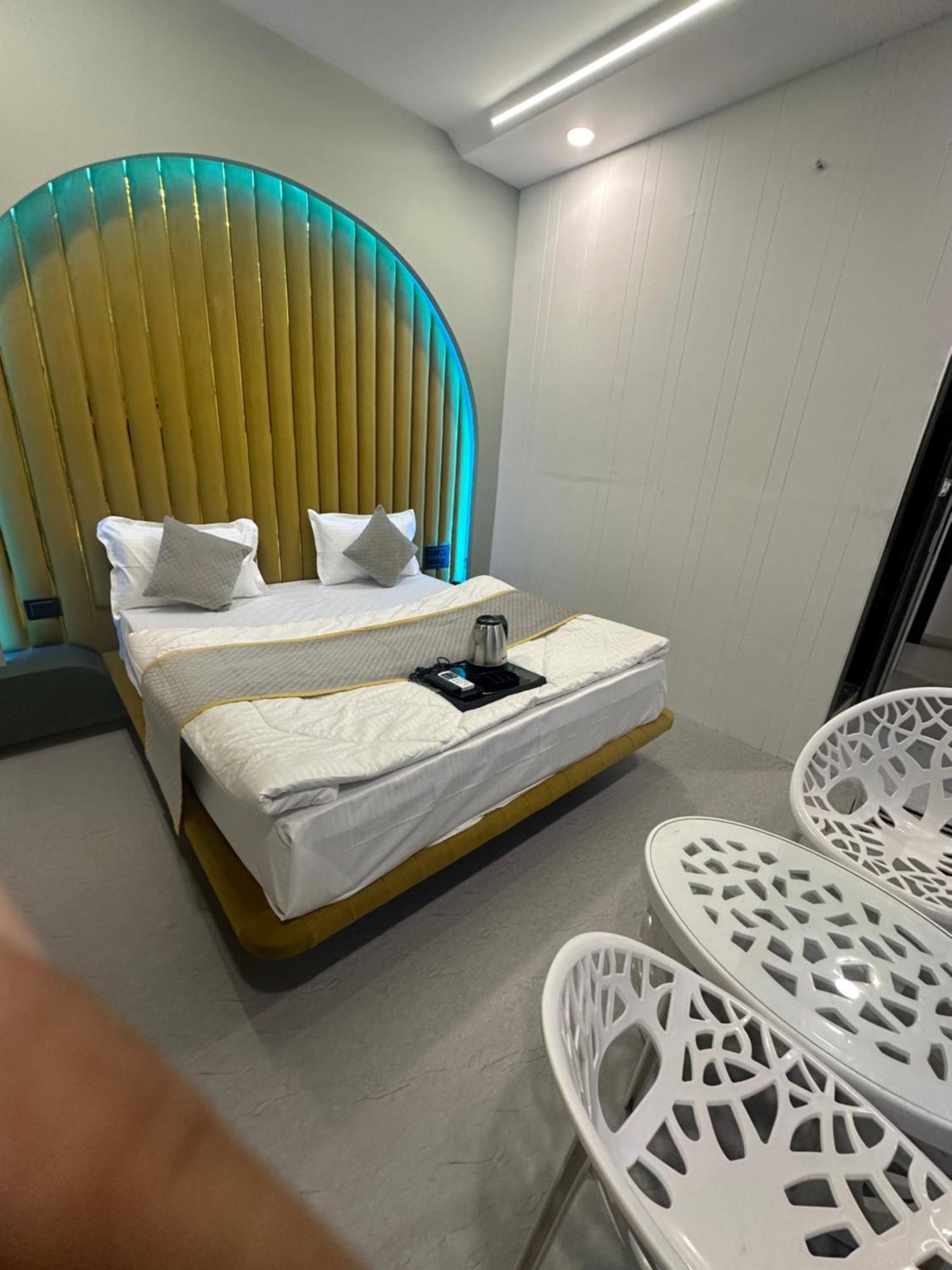 Hotel Victoria Prime Сурат Экстерьер фото
