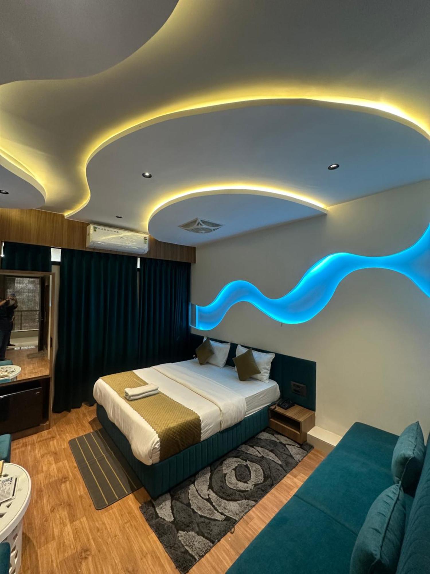 Hotel Victoria Prime Сурат Экстерьер фото