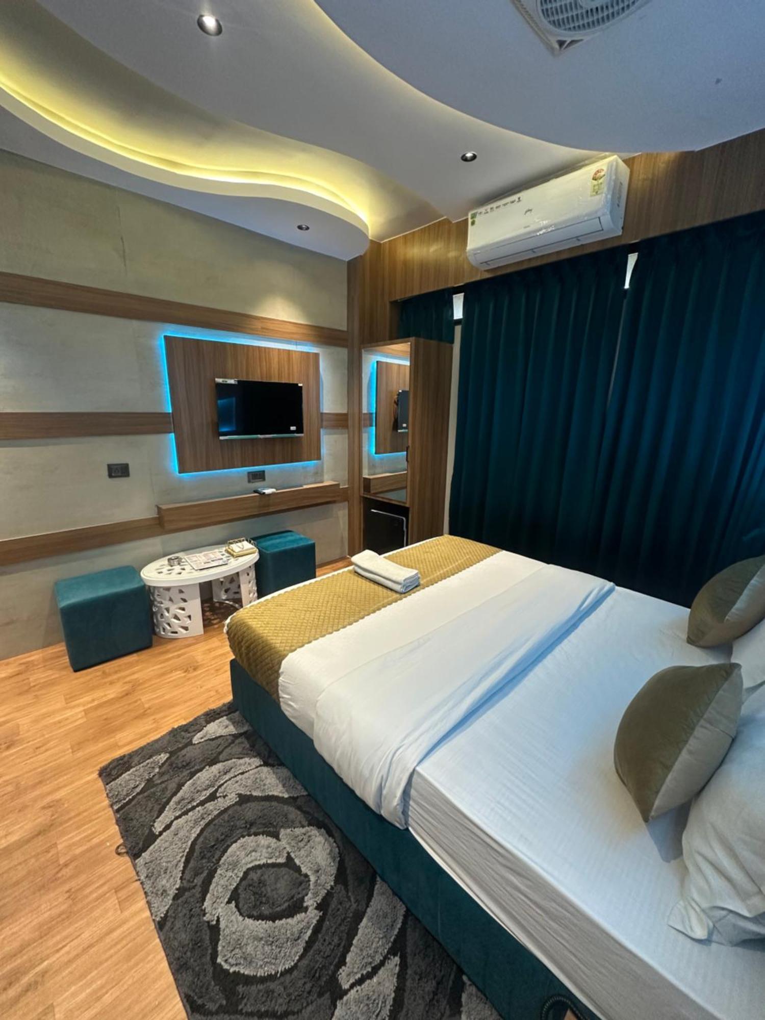 Hotel Victoria Prime Сурат Экстерьер фото