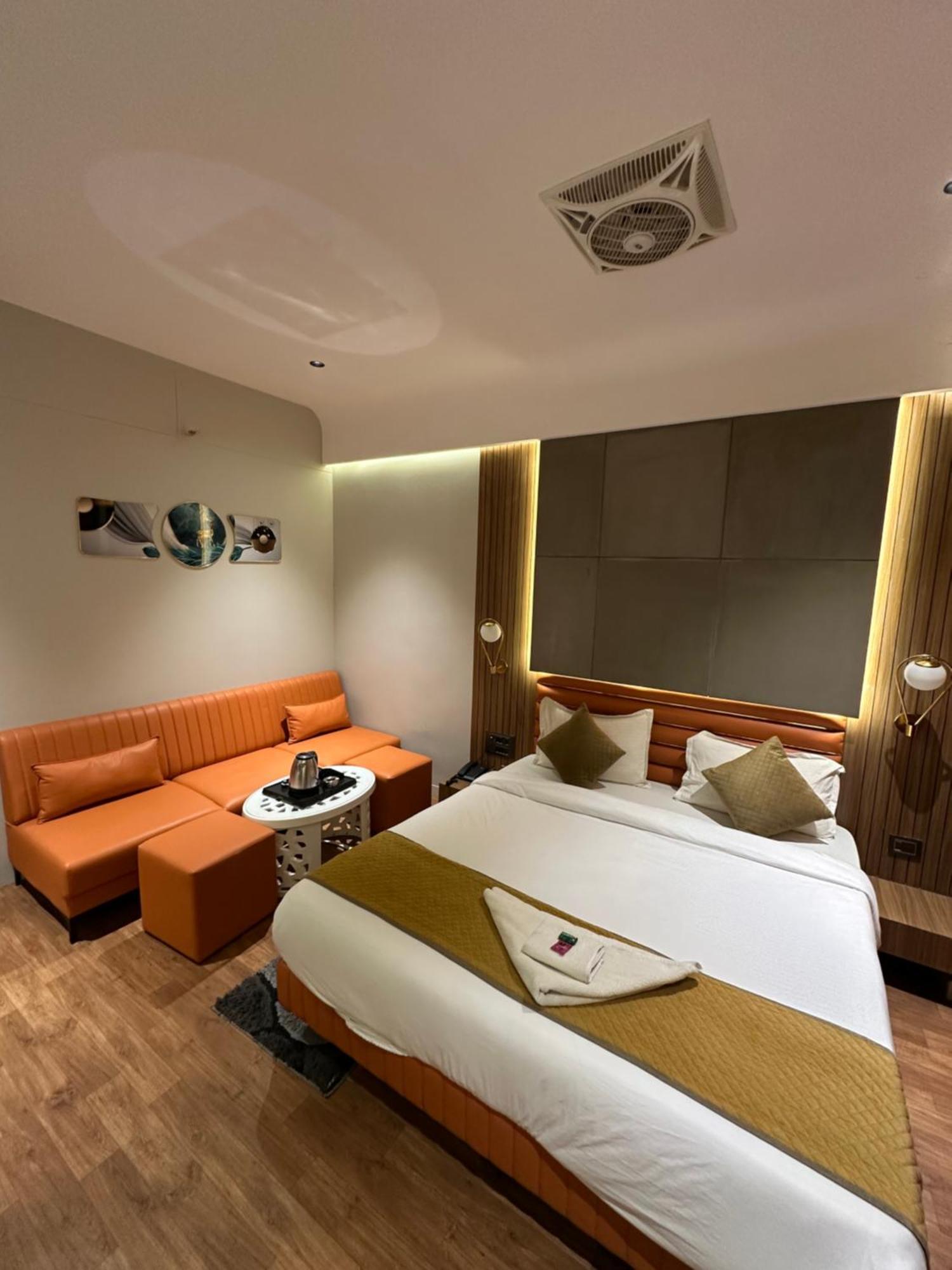 Hotel Victoria Prime Сурат Экстерьер фото